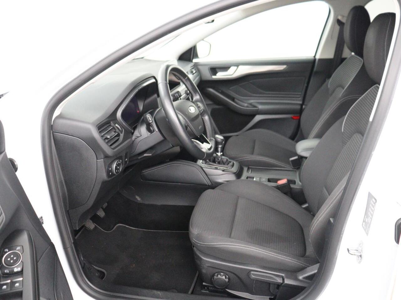 Ford FOCUS 1.0 EcoBoost Hybrid Titanium X | Stoelverwarming | Camera | Carplay | Digital Cockpit | Stuurverwarming | Keyless | Full LED | Parkeerhulp | Climate control | Cruise control