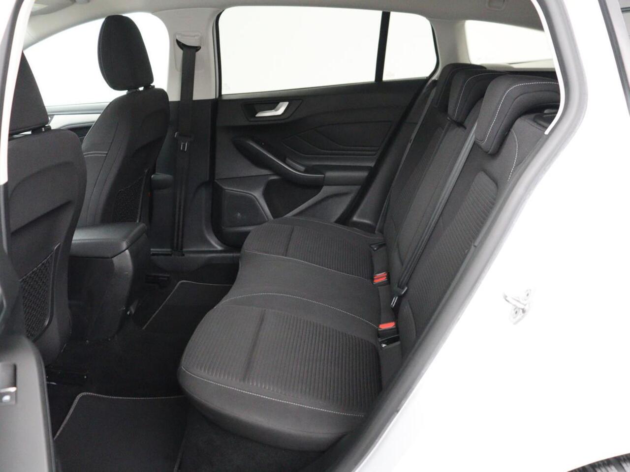 Ford FOCUS 1.0 EcoBoost Hybrid Titanium X | Stoelverwarming | Camera | Carplay | Digital Cockpit | Stuurverwarming | Keyless | Full LED | Parkeerhulp | Climate control | Cruise control