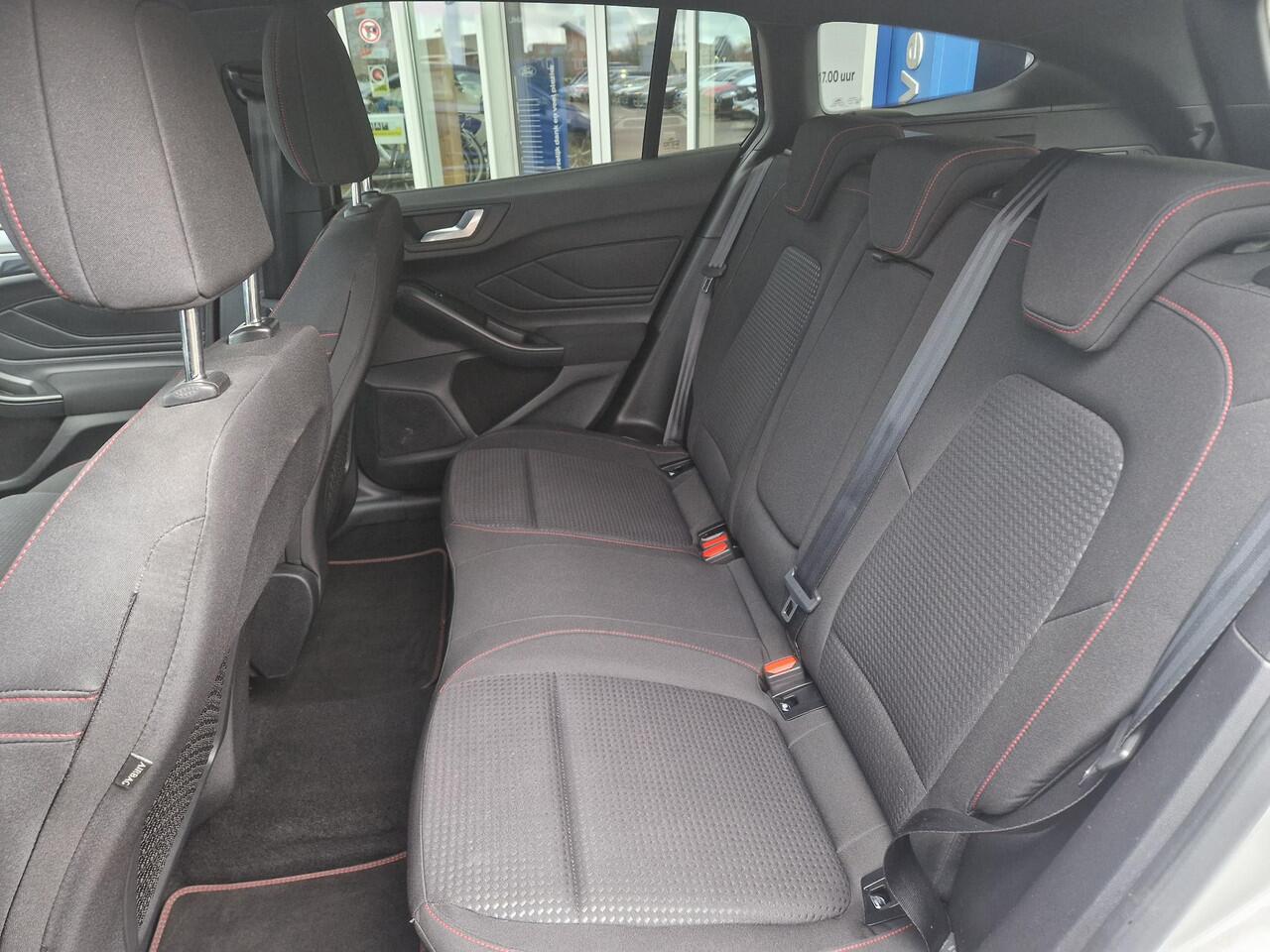 Ford FOCUS Wagon 1.0 EcoBoost ST Line Business | Trekhaak | LED verlichting voor en achter incl. LED dagrijverl.| Winterpack | Technology Pack Family Pack | Comfortpack | Privacy Glass