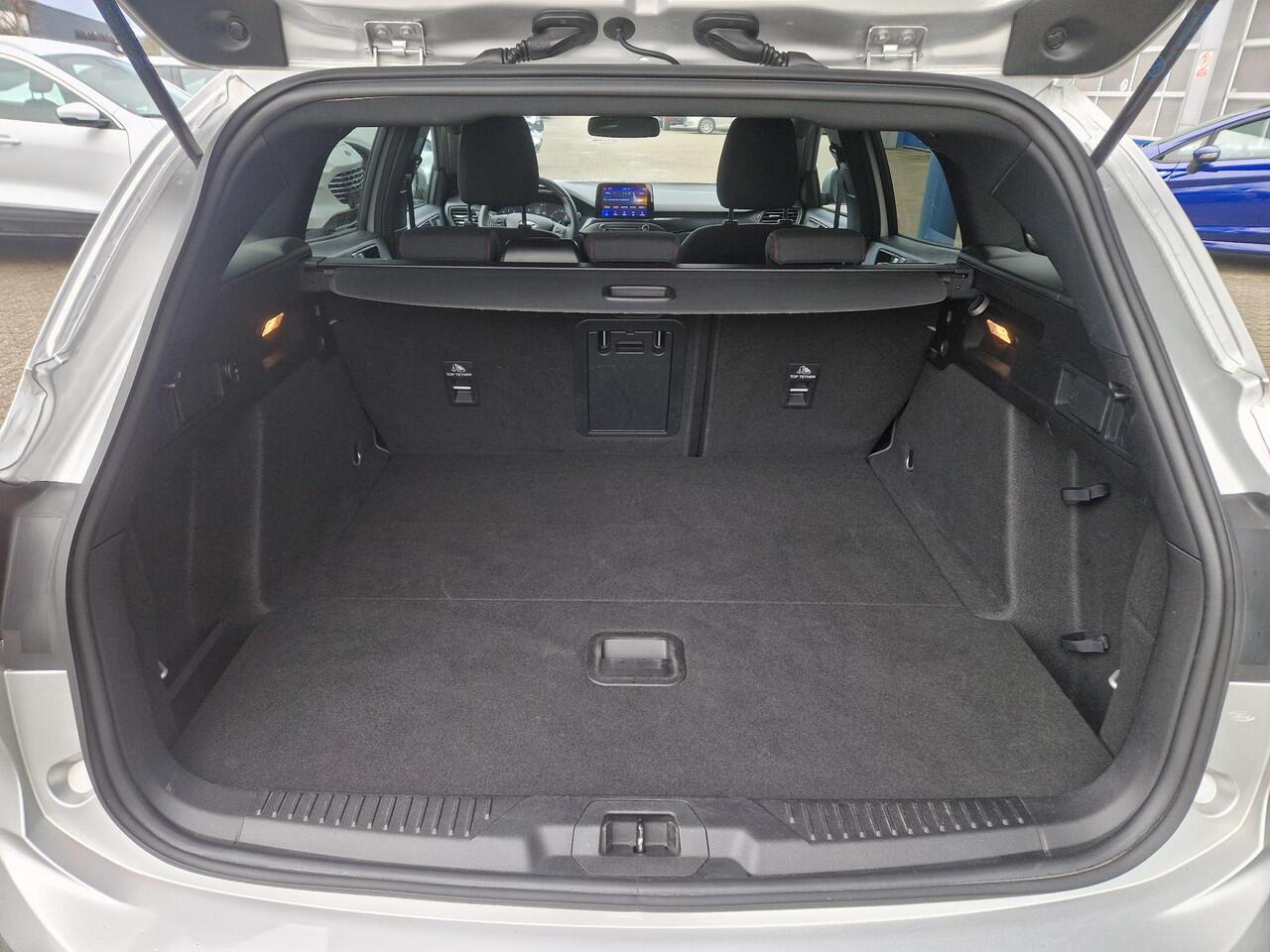 Ford FOCUS Wagon 1.0 EcoBoost ST Line Business | Trekhaak | LED verlichting voor en achter incl. LED dagrijverl.| Winterpack | Technology Pack Family Pack | Comfortpack | Privacy Glass