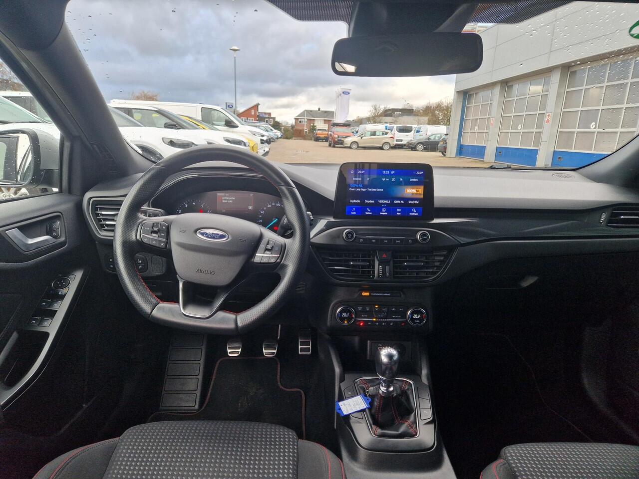 Ford FOCUS Wagon 1.0 EcoBoost ST Line Business | Trekhaak | LED verlichting voor en achter incl. LED dagrijverl.| Winterpack | Technology Pack Family Pack | Comfortpack | Privacy Glass