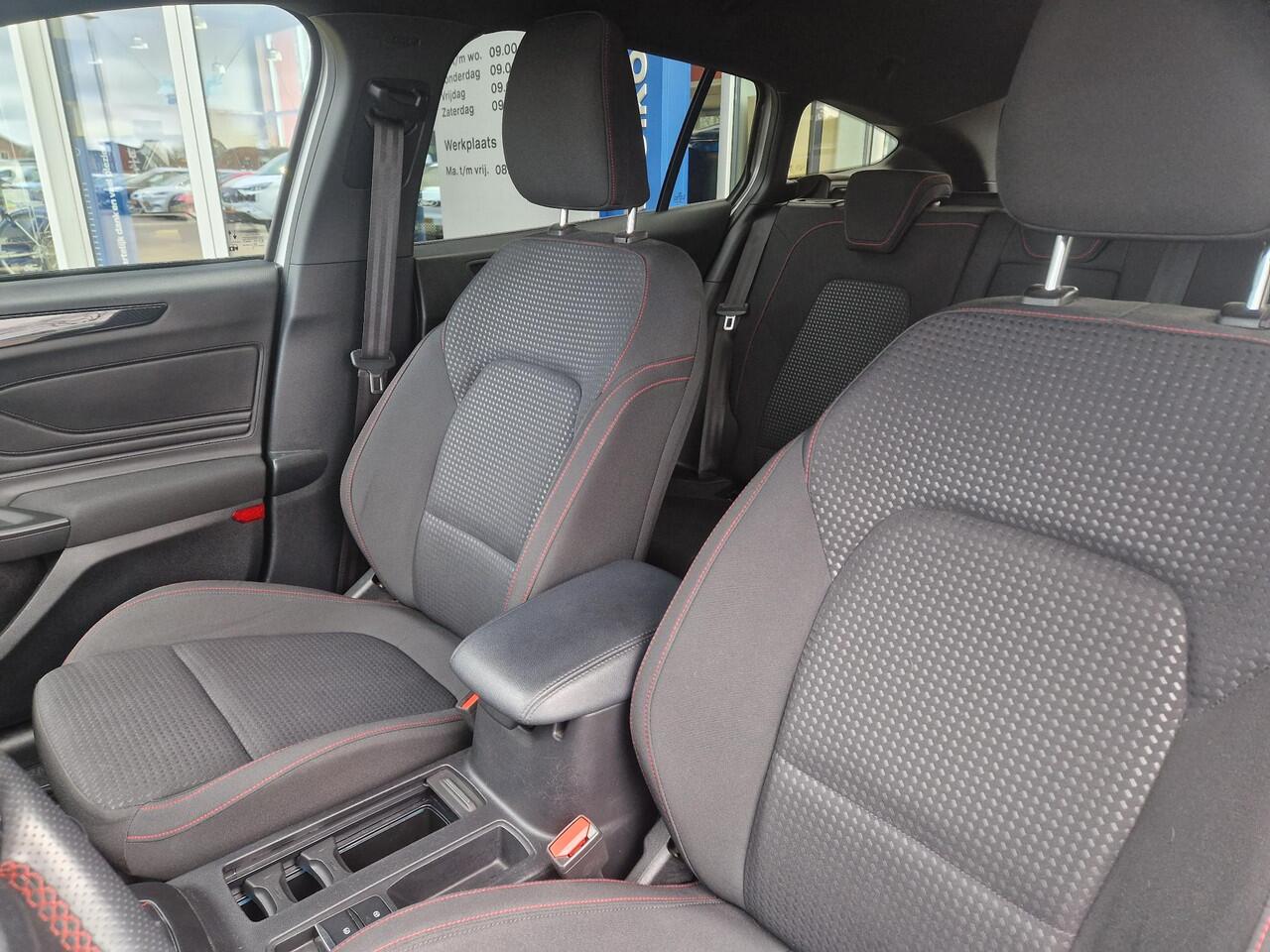 Ford FOCUS Wagon 1.0 EcoBoost ST Line Business | Trekhaak | LED verlichting voor en achter incl. LED dagrijverl.| Winterpack | Technology Pack Family Pack | Comfortpack | Privacy Glass