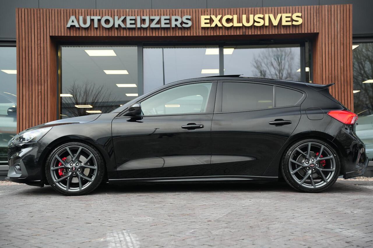 Ford FOCUS 2.3 EcoBoost ST-X Panoramadak Milltek LED B&O Headup Stuurverw.