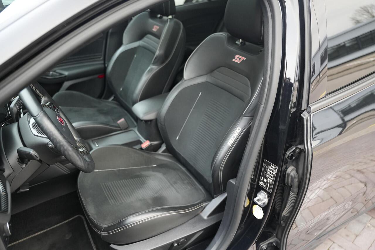 Ford FOCUS 2.3 EcoBoost ST-X Panoramadak Milltek LED B&O Headup Stuurverw.