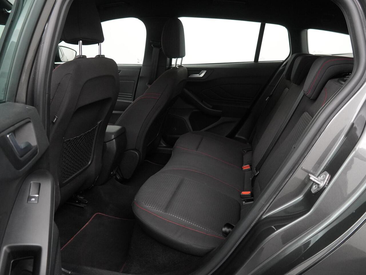 Ford FOCUS Wagon 1.0 EcoBoost Hybrid ST Line Business - Navigatie - Climate Controle - Keyless entry