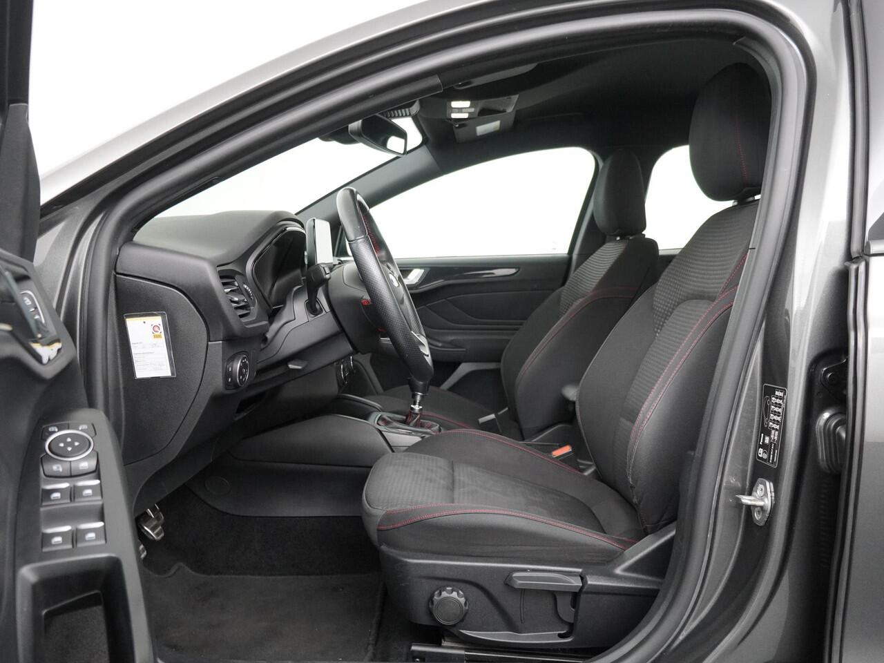 Ford FOCUS Wagon 1.0 EcoBoost Hybrid ST Line Business - Navigatie - Climate Controle - Keyless entry