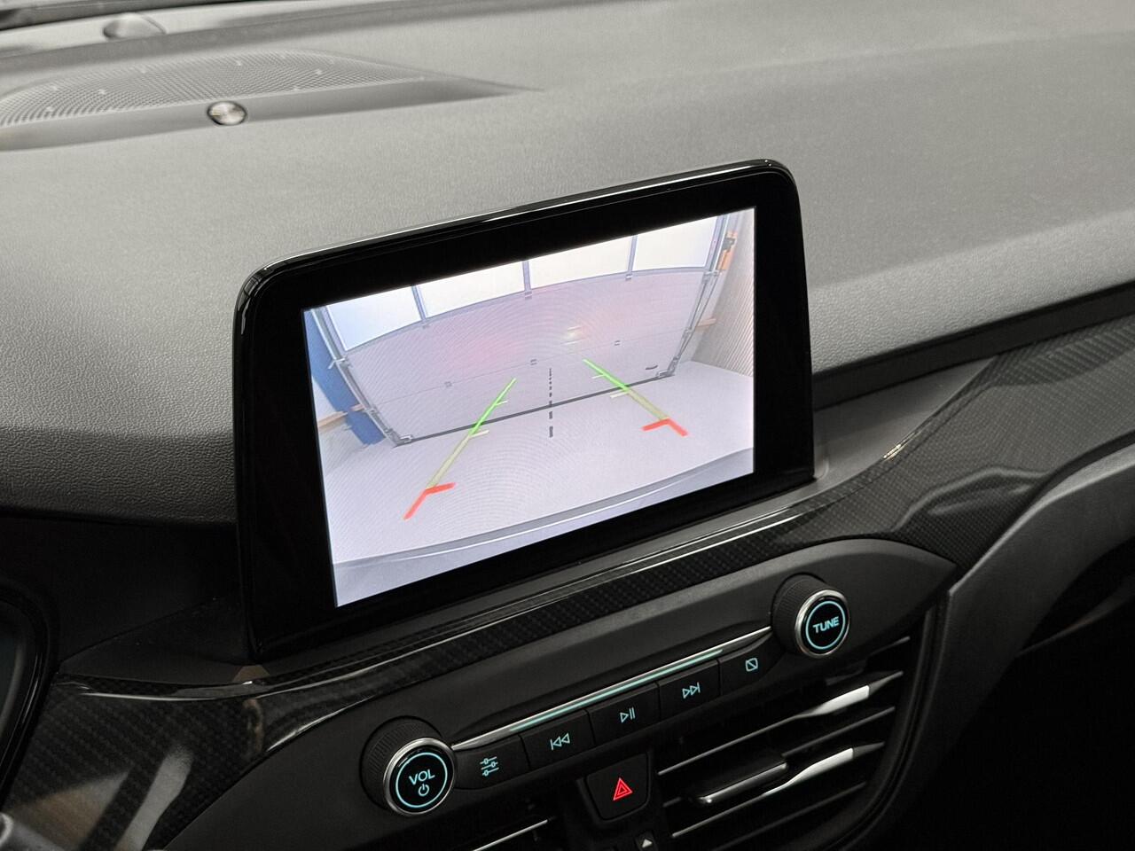 Ford FOCUS Wagon 1.0 EcoBoost ST Line Business - NL AUTO - PANORAMADAK - BANG & OLUFSEN - ADAPTIEVE CRUISE CONTROL - STUUR + STOEL VERWARMING - LED - DODEHOEK