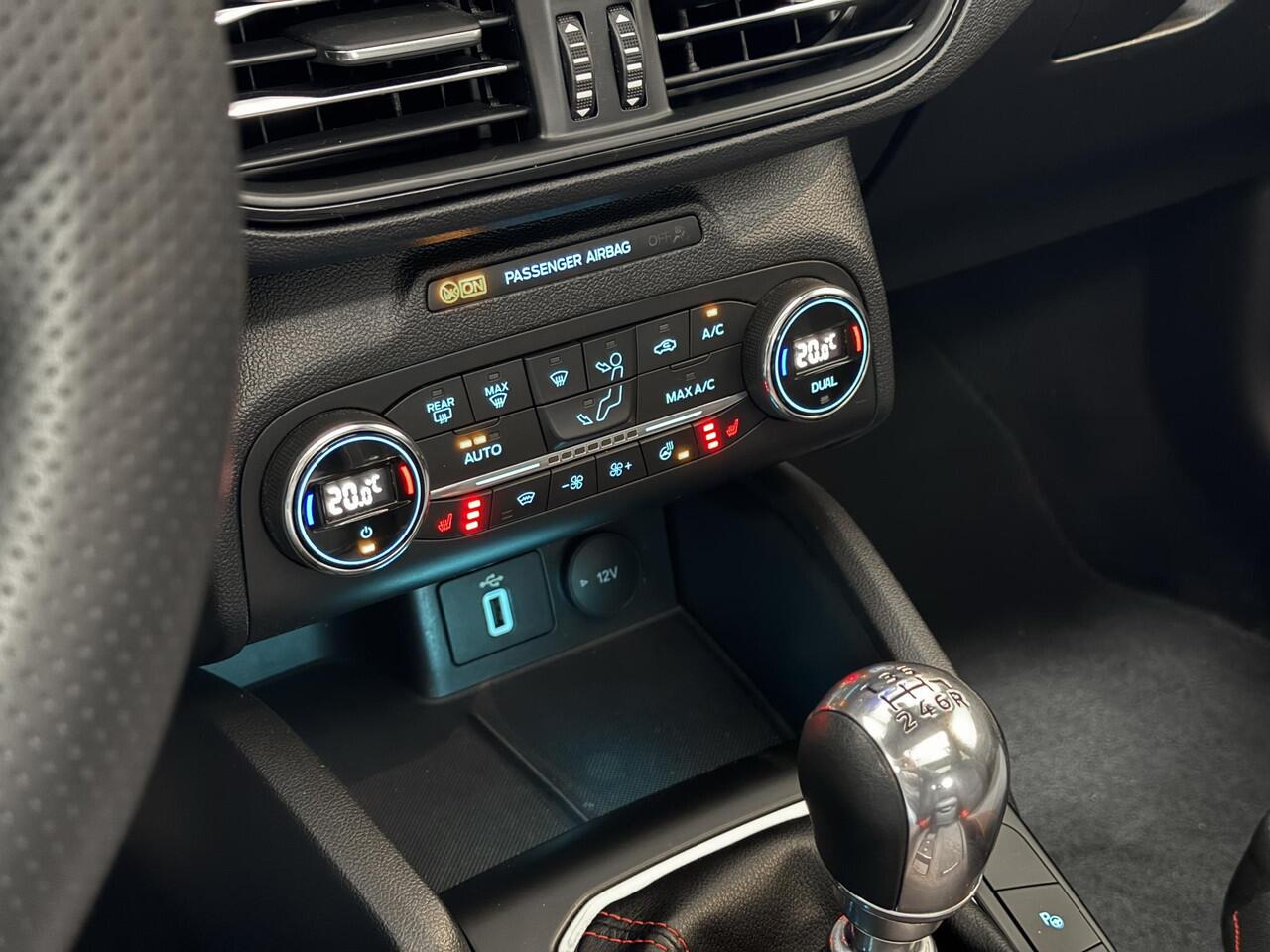 Ford FOCUS Wagon 1.0 EcoBoost ST Line Business - NL AUTO - PANORAMADAK - BANG & OLUFSEN - ADAPTIEVE CRUISE CONTROL - STUUR + STOEL VERWARMING - LED - DODEHOEK