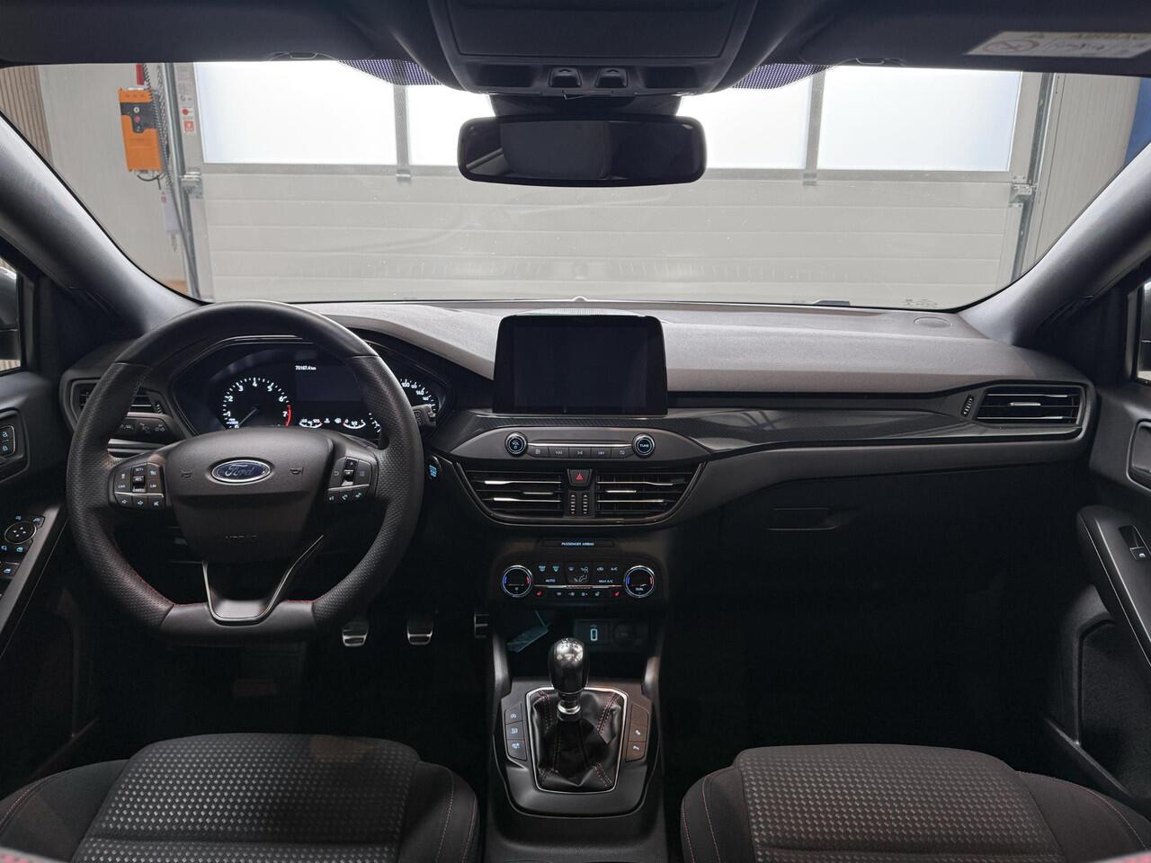 Ford FOCUS Wagon 1.0 EcoBoost ST Line Business - NL AUTO - PANORAMADAK - BANG & OLUFSEN - ADAPTIEVE CRUISE CONTROL - STUUR + STOEL VERWARMING - LED - DODEHOEK