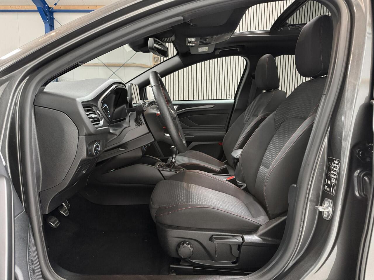 Ford FOCUS Wagon 1.0 EcoBoost ST Line Business - NL AUTO - PANORAMADAK - BANG & OLUFSEN - ADAPTIEVE CRUISE CONTROL - STUUR + STOEL VERWARMING - LED - DODEHOEK