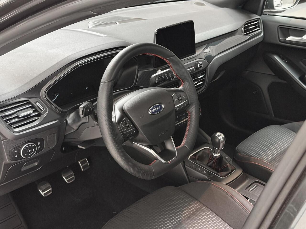 Ford FOCUS Wagon 1.0 EcoBoost ST Line Business - NL AUTO - PANORAMADAK - BANG & OLUFSEN - ADAPTIEVE CRUISE CONTROL - STUUR + STOEL VERWARMING - LED - DODEHOEK