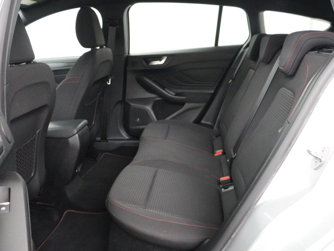 Ford FOCUS 1.5 EcoBoost ST Line | Stoelverwarming | Adaptive cruise | Camera | B&O Sound | Caplay | Keyless | Full LED | Park Assist | Climate control | Dodehoek detectie | Stuurverwarming