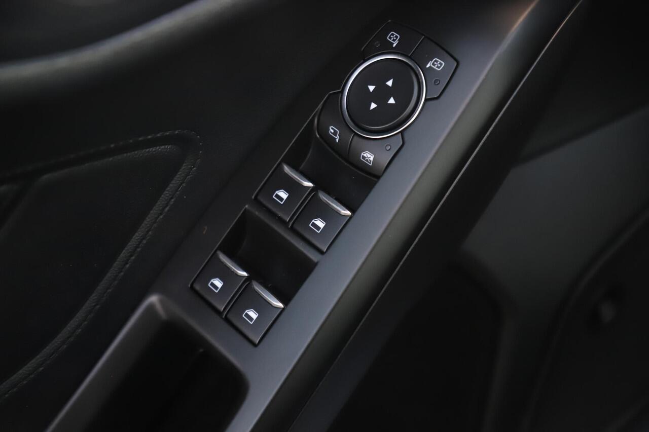 Ford FOCUS Wagon 1.0 EcoBoost ST Line Business Navigatie Achteruitrijcamera Winter Pakket Stuur & Stoelverwarming B&O Audio