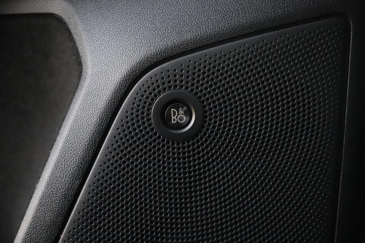 Ford FOCUS Wagon 1.0 EcoBoost ST Line Business Navigatie Achteruitrijcamera Winter Pakket Stuur & Stoelverwarming B&O Audio