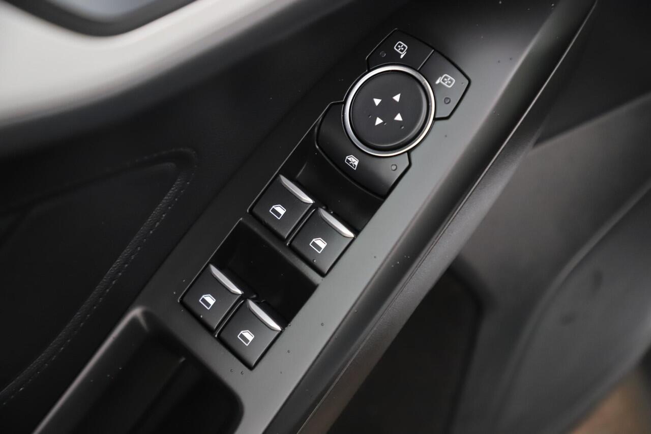 Ford FOCUS Wagon 1.0 EcoBoost Hybrid Trend Edition Business Panoramadak Stuur & Stoelverwarming Navigatie Achteruitrijcamera Airco Cruise Control