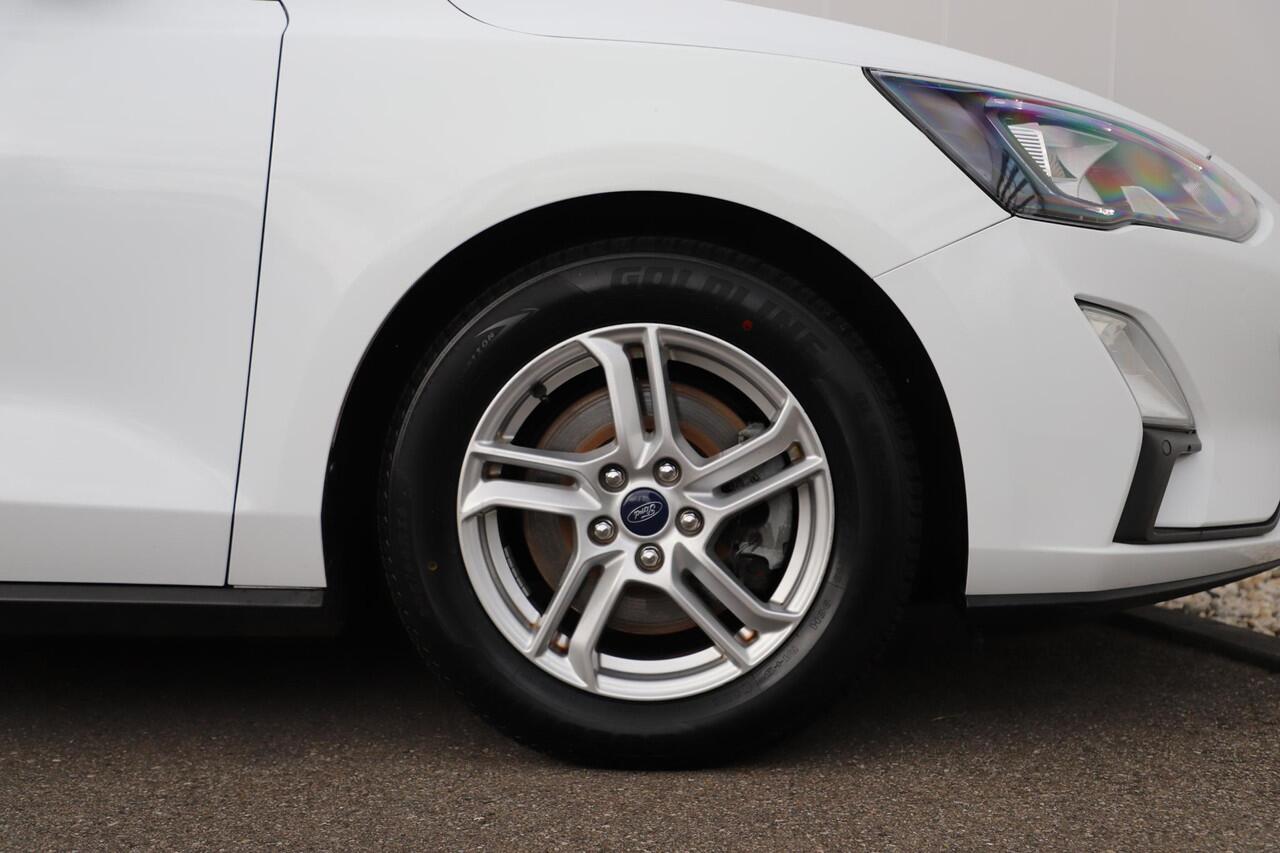Ford FOCUS Wagon 1.0 EcoBoost Hybrid Trend Edition Business Panoramadak Stuur & Stoelverwarming Navigatie Achteruitrijcamera Airco Cruise Control