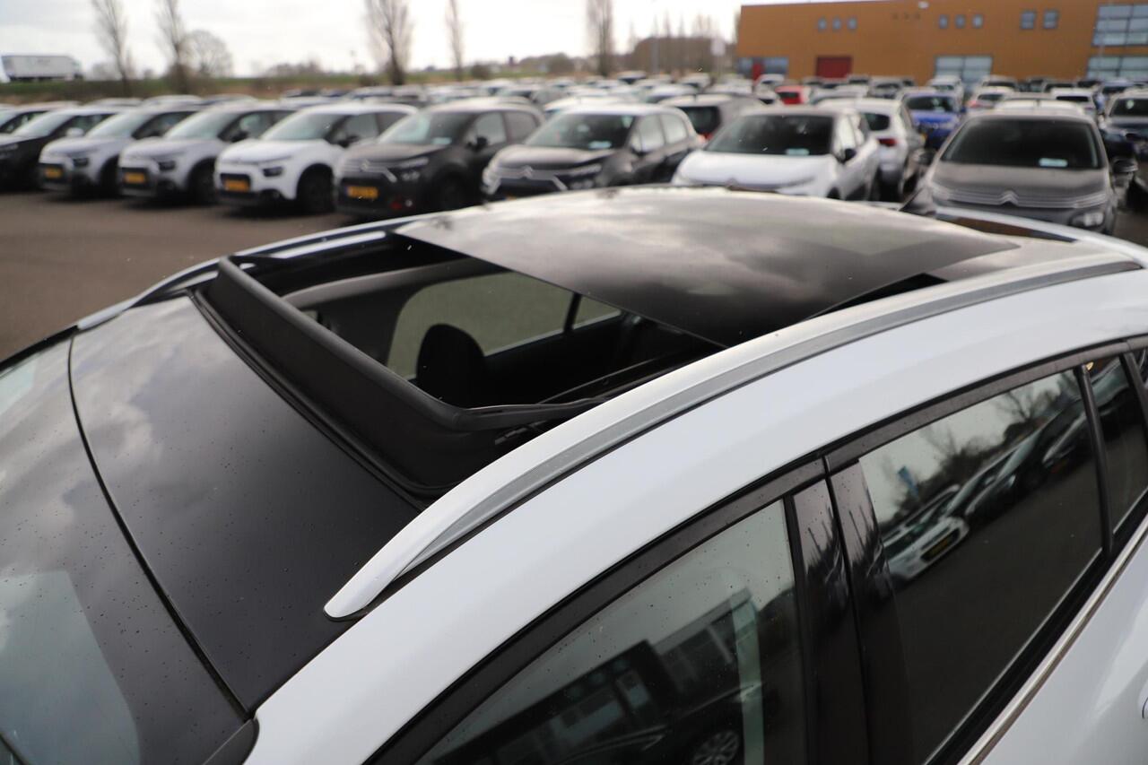 Ford FOCUS Wagon 1.0 EcoBoost Hybrid Trend Edition Business Panoramadak Stuur & Stoelverwarming Navigatie Achteruitrijcamera Airco Cruise Control
