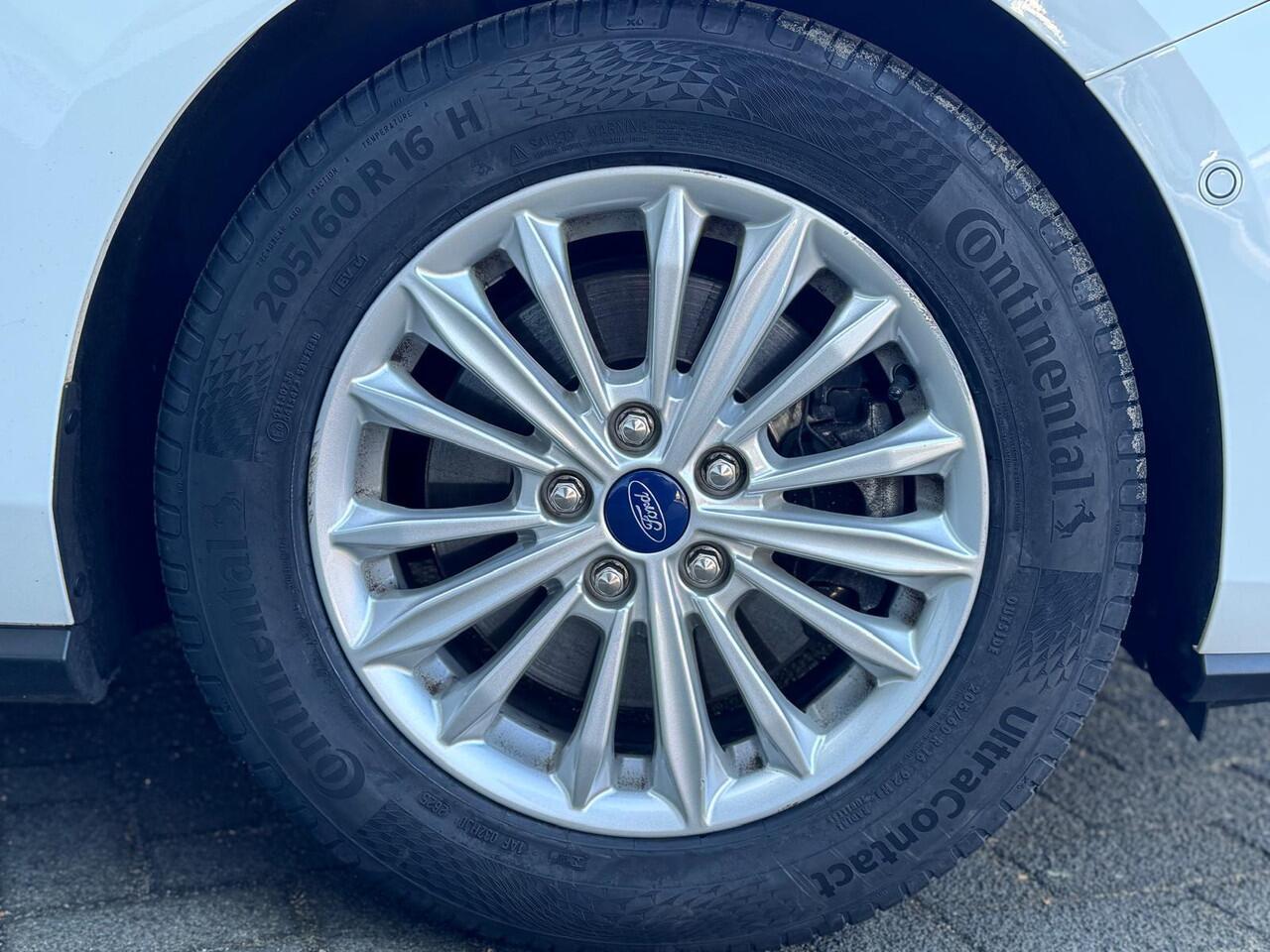 Ford FOCUS Wagon 1.0 EcoBoost Titanium Business