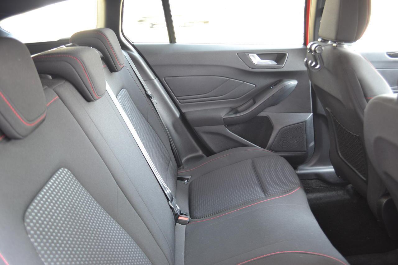 Ford FOCUS WAGON 1.0 ECOB. ST-LINE AUTOMAAT