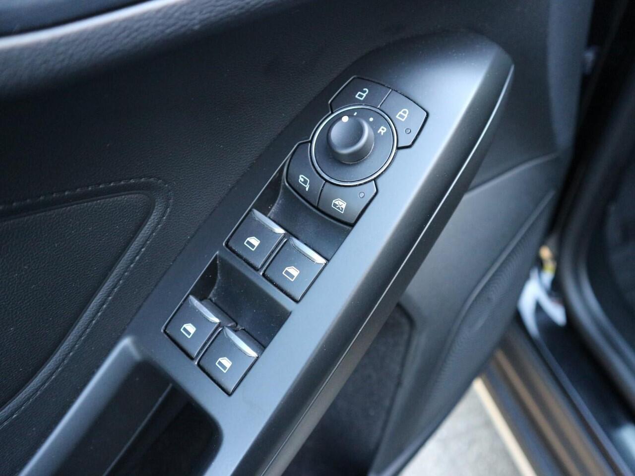 Ford FOCUS 1.0 EcoBoost Hybrid Active * NAVI * CAMERA * WINTERPAKKET *