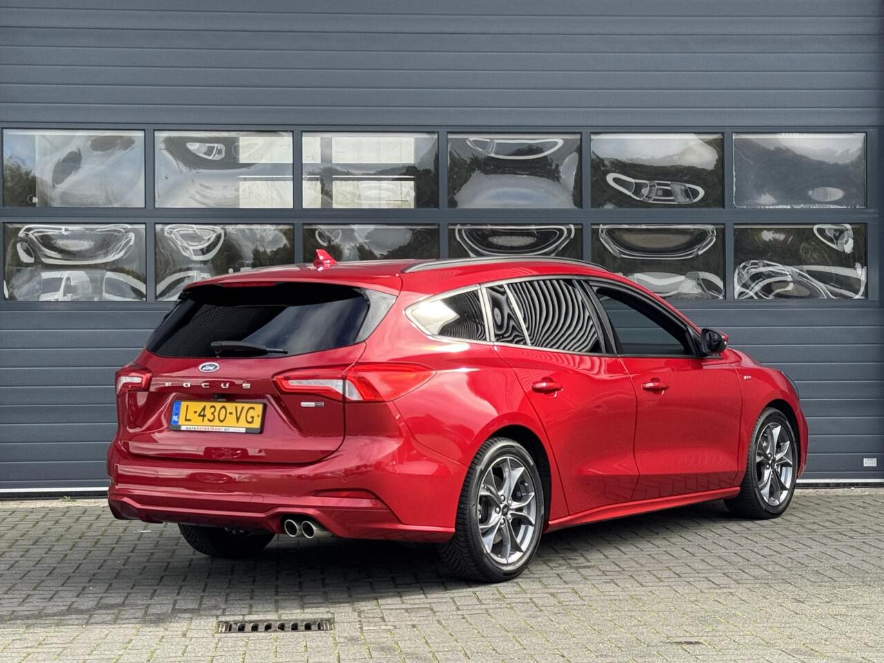 Ford FOCUS WAGON 1.0 HYBRID ST LINE BUSINESS I WINTERPAKKET I APPLE CARPLAY I P-CAMERA I NAVIGATIE