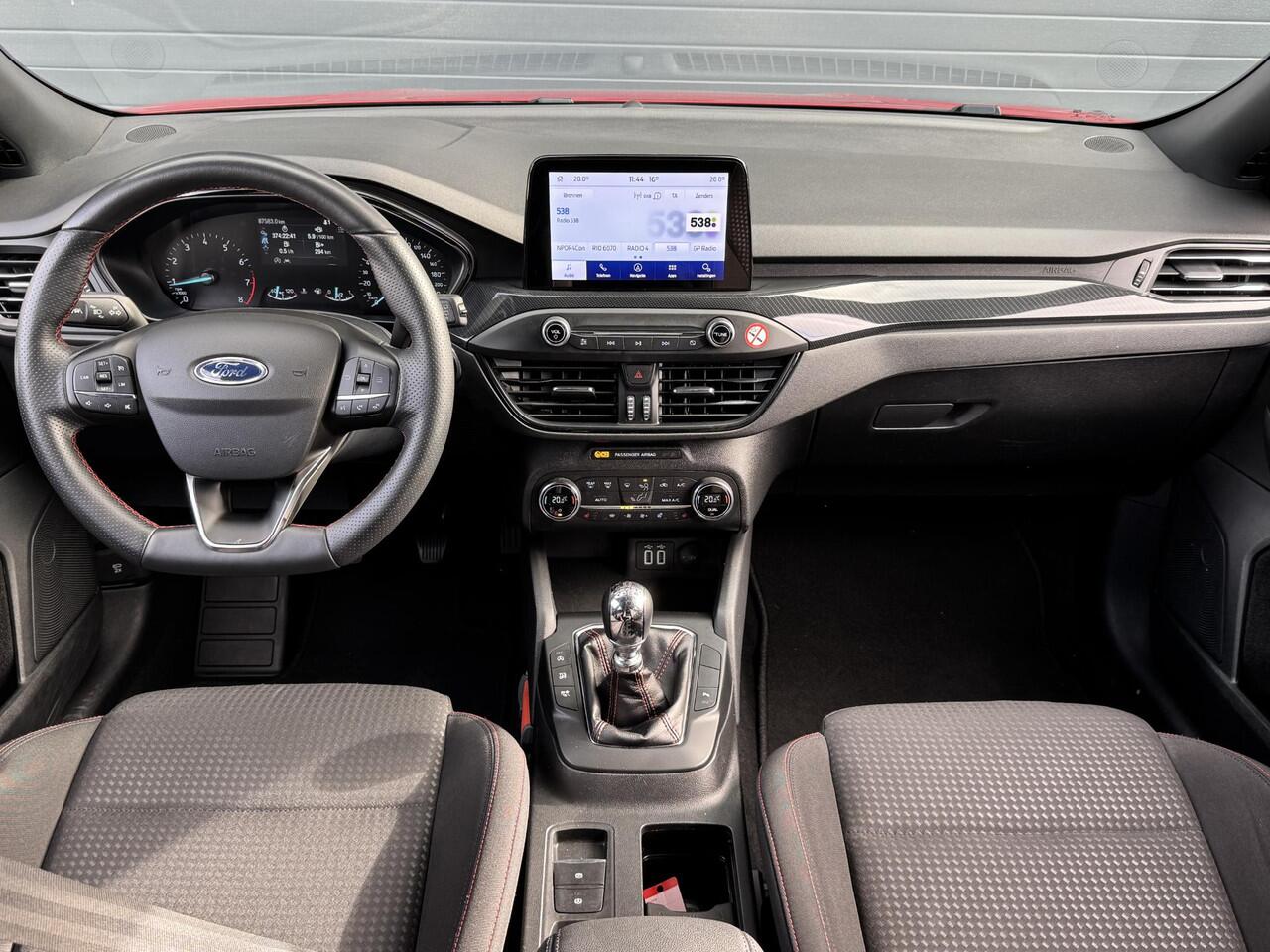 Ford FOCUS WAGON 1.0 HYBRID ST LINE BUSINESS I WINTERPAKKET I APPLE CARPLAY I P-CAMERA I NAVIGATIE