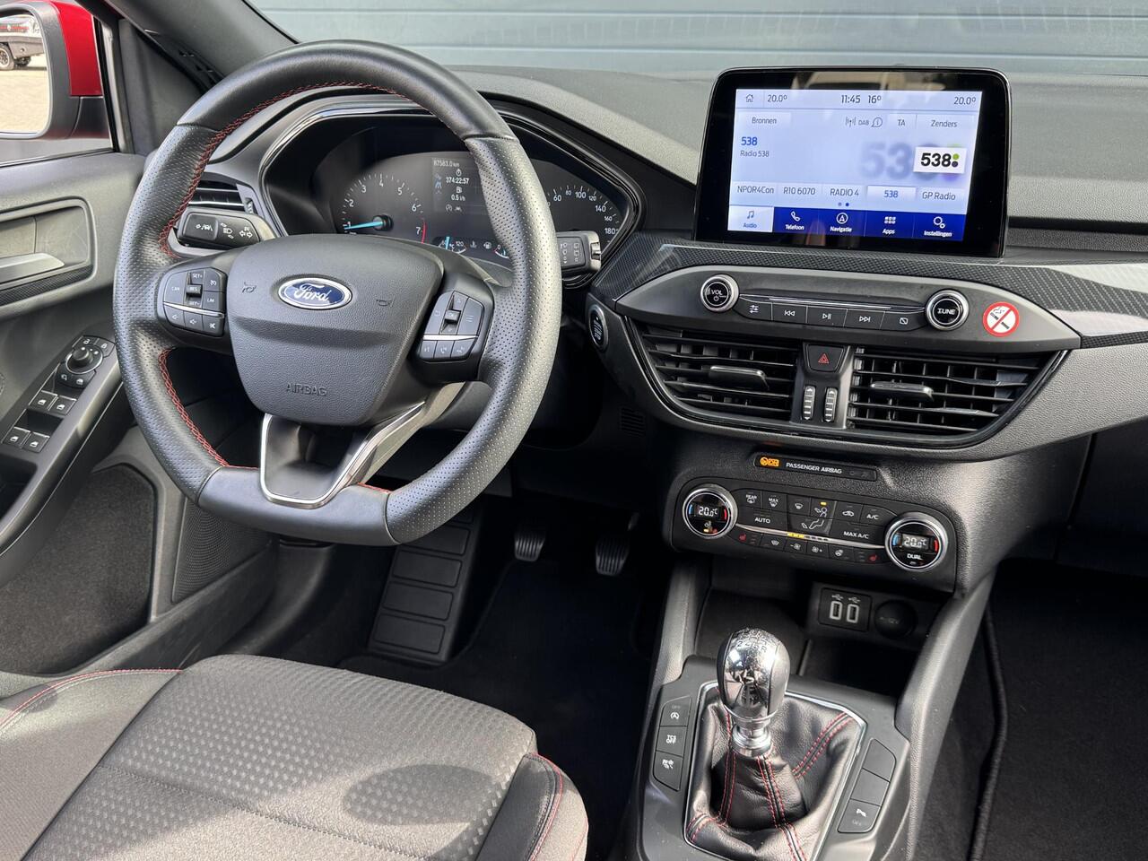 Ford FOCUS WAGON 1.0 HYBRID ST LINE BUSINESS I WINTERPAKKET I APPLE CARPLAY I P-CAMERA I NAVIGATIE