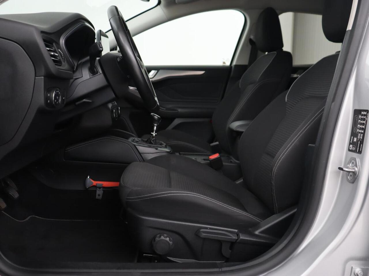 Ford FOCUS 1.0 EcoBoost Hybrid Titanium X | Stoel & stuurverwarming | Camera | Trekhaak | Carplay | Digital Cockpit | Full LED | Keyless