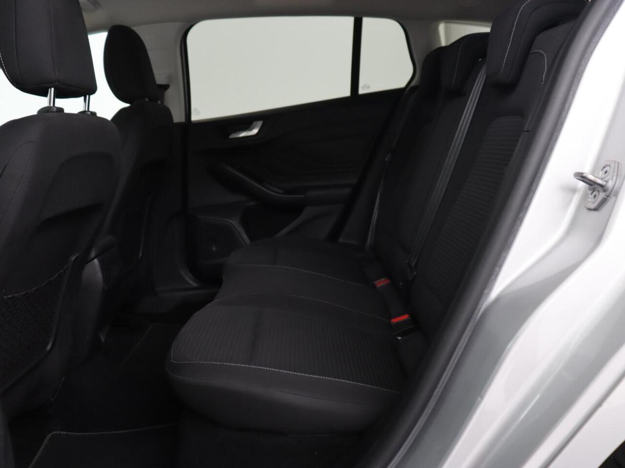 Ford FOCUS 1.0 EcoBoost Hybrid Titanium X | Stoel & stuurverwarming | Camera | Trekhaak | Carplay | Digital Cockpit | Full LED | Keyless