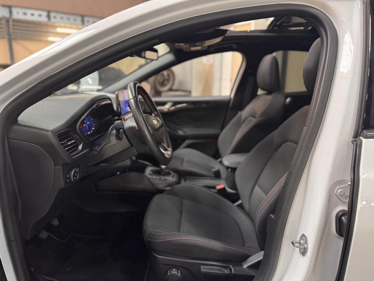 Ford FOCUS 1.0 EcoB Hybrid ST Line X Panoramadak Camera Winter Design pack Full LED 5drs Dealeronderhouden