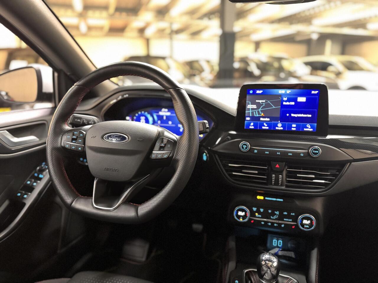 Ford FOCUS 1.0 EcoB Hybrid ST Line X Panoramadak Camera Winter Design pack Full LED 5drs Dealeronderhouden