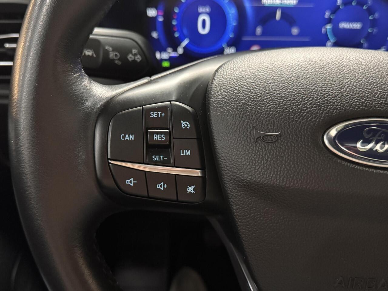 Ford FOCUS 1.0 EcoB Hybrid Active X Panoramadak Camera Half Leer Stoelverwarming Privacy Glass Wagon Dealeronderhouden