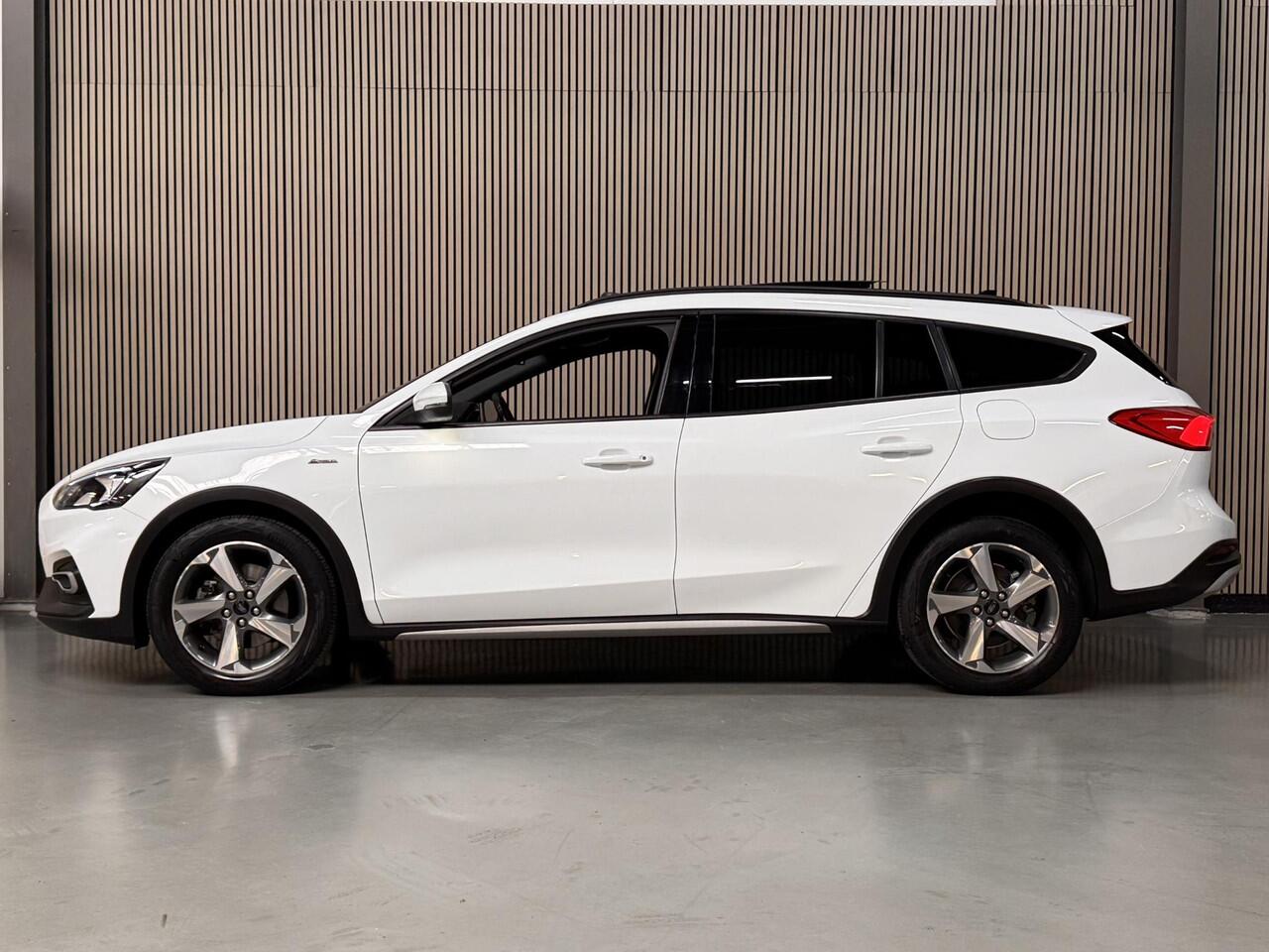 Ford FOCUS 1.0 EcoB Hybrid Active X Panoramadak Camera Half Leer Stoelverwarming Privacy Glass Wagon Dealeronderhouden