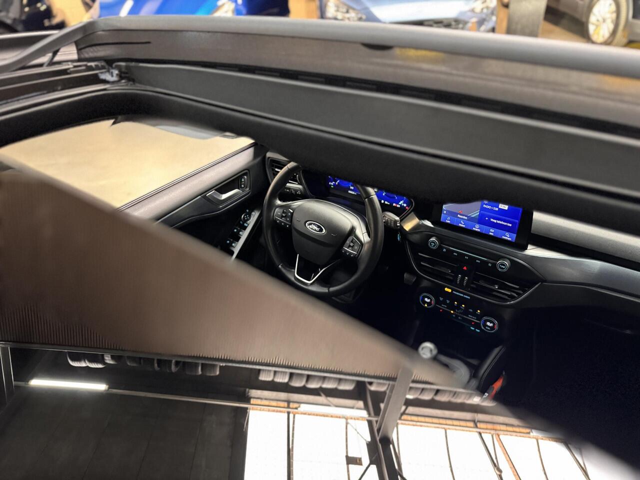 Ford FOCUS 1.0 EcoB Hybrid Active X Panoramadak Camera Half Leer Stoelverwarming Privacy Glass Wagon Dealeronderhouden