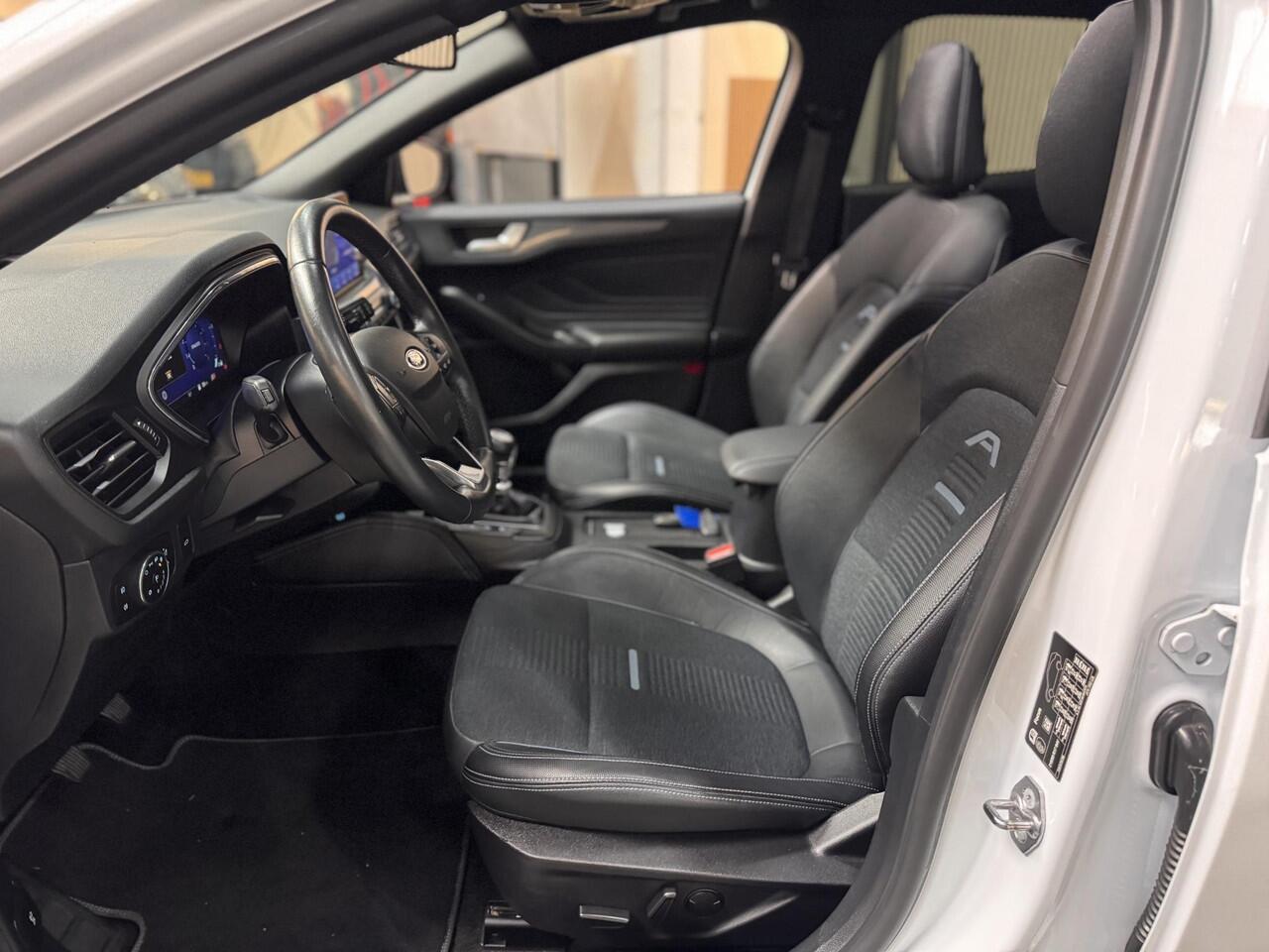 Ford FOCUS 1.0 EcoB Hybrid Active X Panoramadak Camera Half Leer Stoelverwarming Privacy Glass Wagon Dealeronderhouden