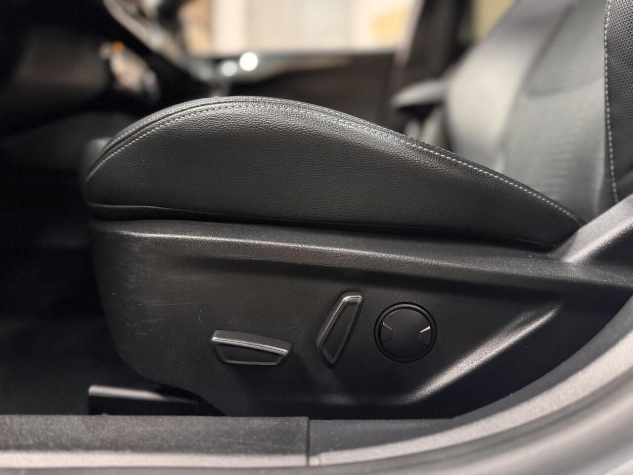 Ford FOCUS 1.0 EcoB Hybrid Active X Panoramadak Camera Half Leer Stoelverwarming Privacy Glass Wagon Dealeronderhouden