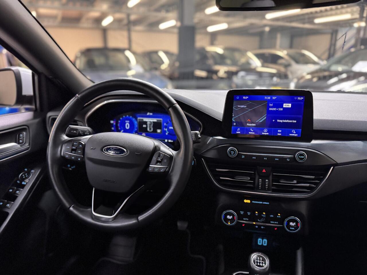 Ford FOCUS 1.0 EcoB Hybrid Active X Panoramadak Camera Half Leer Stoelverwarming Privacy Glass Wagon Dealeronderhouden