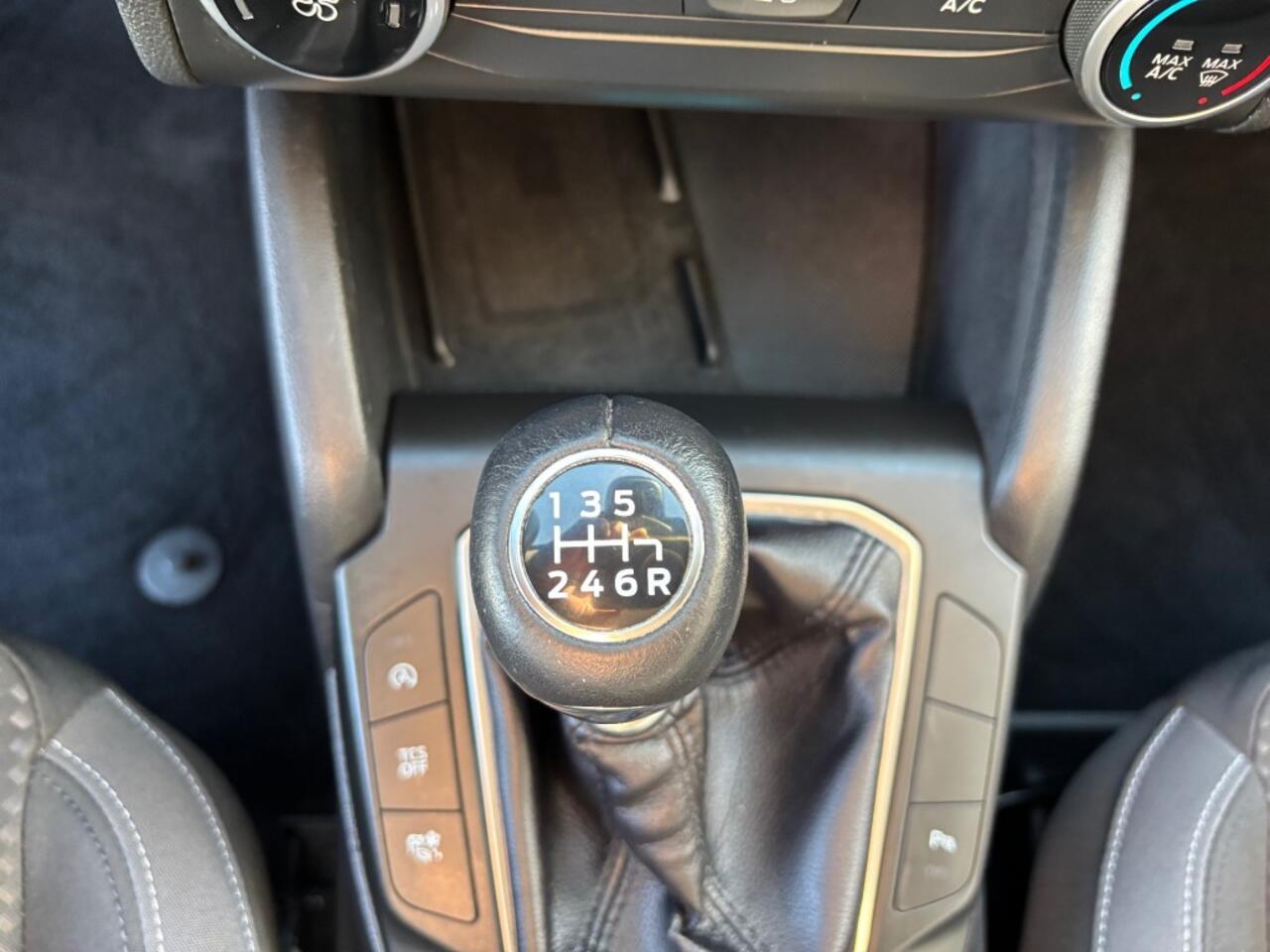 Ford FOCUS 1.0 EBH TR ED. BNS NAVI AIRCO PDC LMV