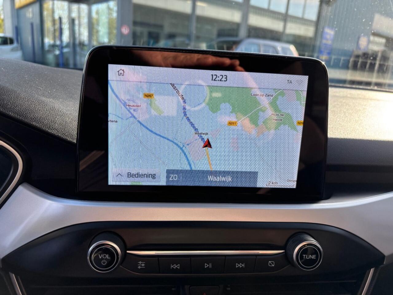 Ford FOCUS 1.0 EBH TR ED. BNS NAVI AIRCO PDC LMV