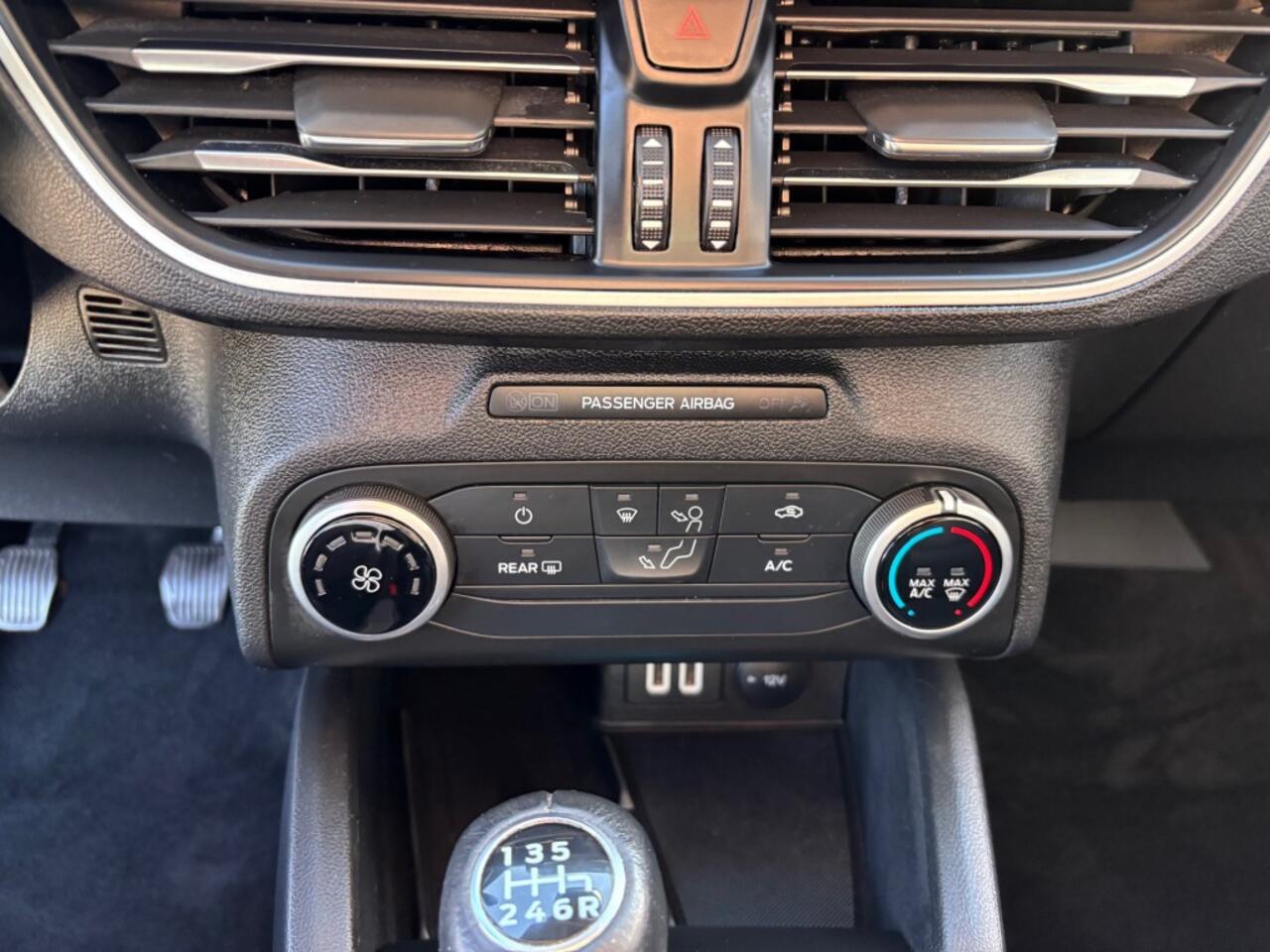 Ford FOCUS 1.0 EBH TR ED. BNS NAVI AIRCO PDC LMV