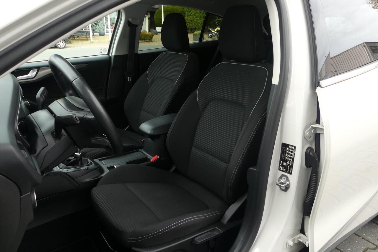 Ford FOCUS 1.0 EcoBoost Hybrid Trend Edition Business WINTER PACK, CRUISE, CLIMA, NAVI, PDC V&A, CAMERA, APPLE CARPLAY/ANDROID AUTO, 54.744KM