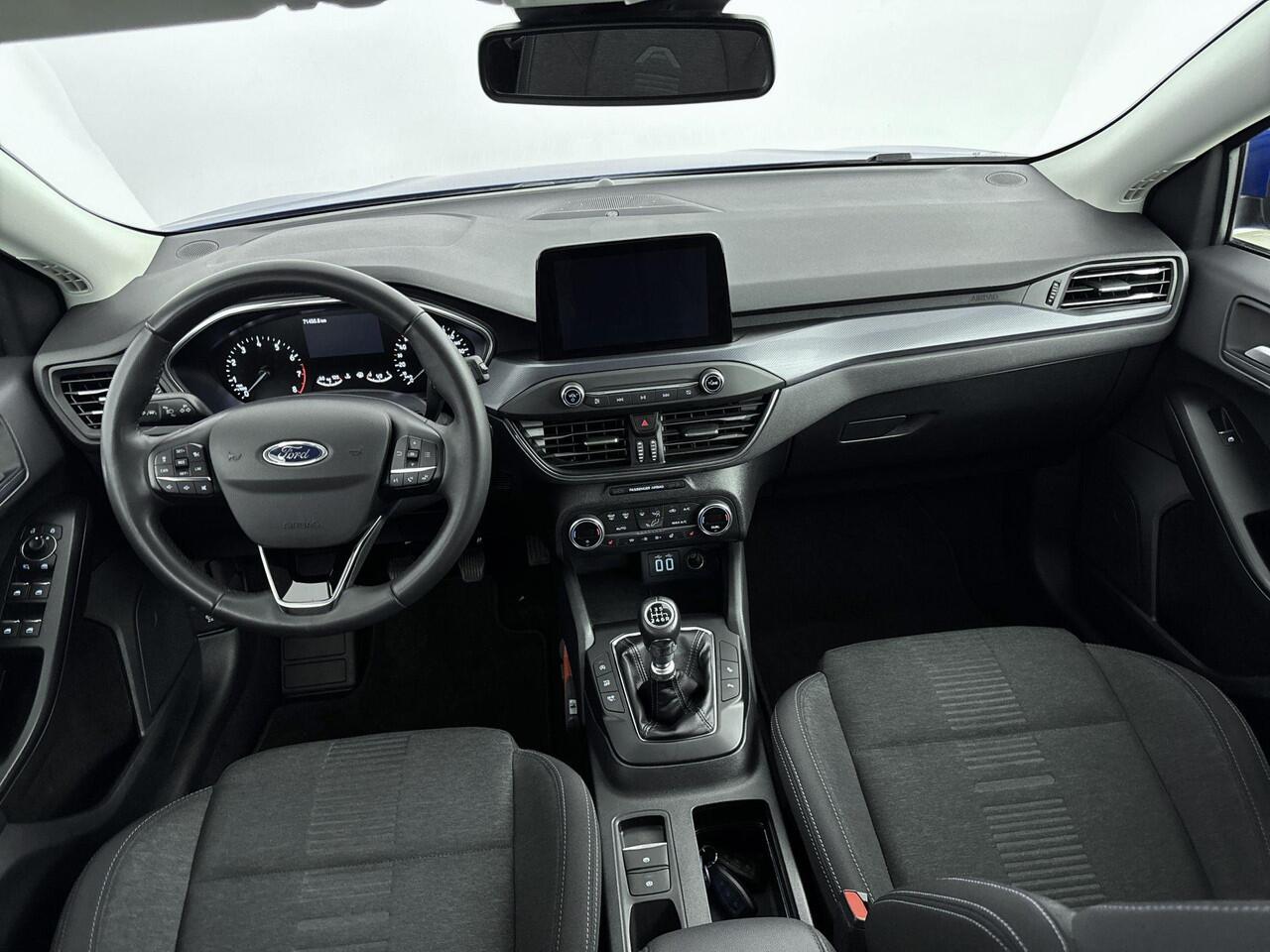 Ford FOCUS 1.0 EcoBoost Hybrid Active Business | Airco | Apple Carplay & Android Auto | Cruise Control | Navigatie | Winterpakket | Trekhaak | Achteruitrijcamera en Sensoren