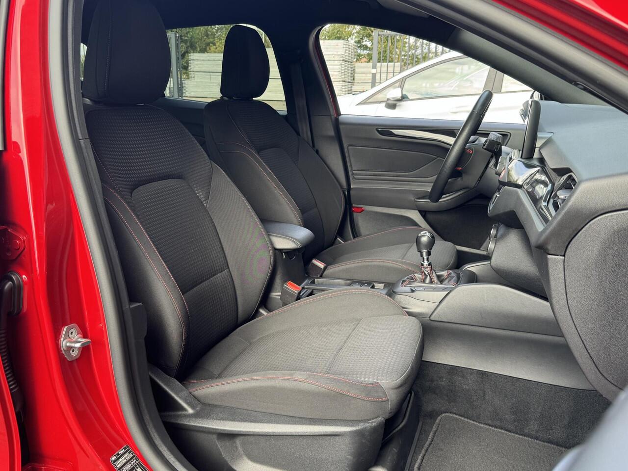 Ford FOCUS WAGON 1.0 HYBRID ST LINE BUSINESS I WINTERPAKKET I APPLE CARPLAY I P-CAMERA I NAVIGATIE