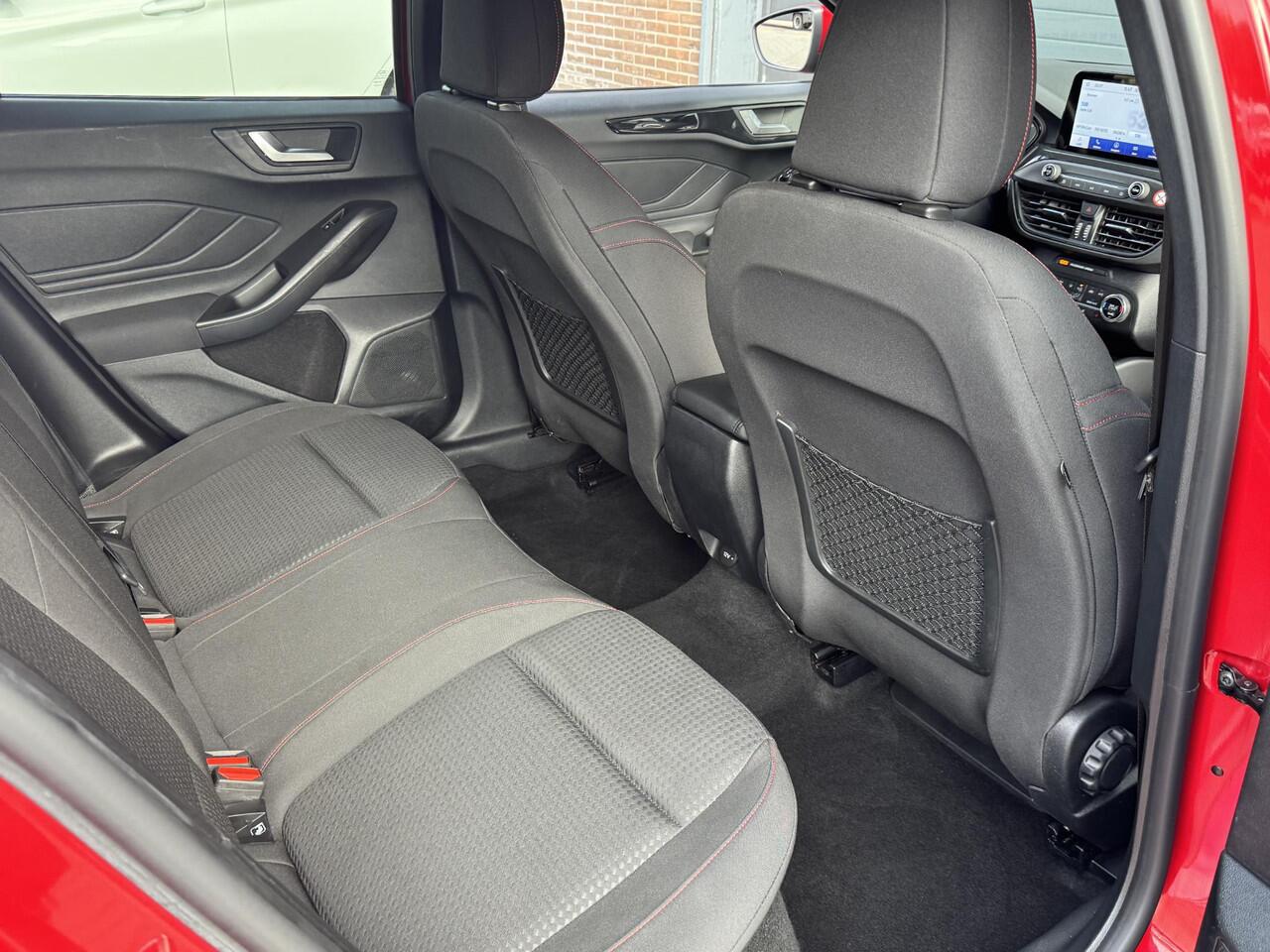 Ford FOCUS WAGON 1.0 HYBRID ST LINE BUSINESS I WINTERPAKKET I APPLE CARPLAY I P-CAMERA I NAVIGATIE