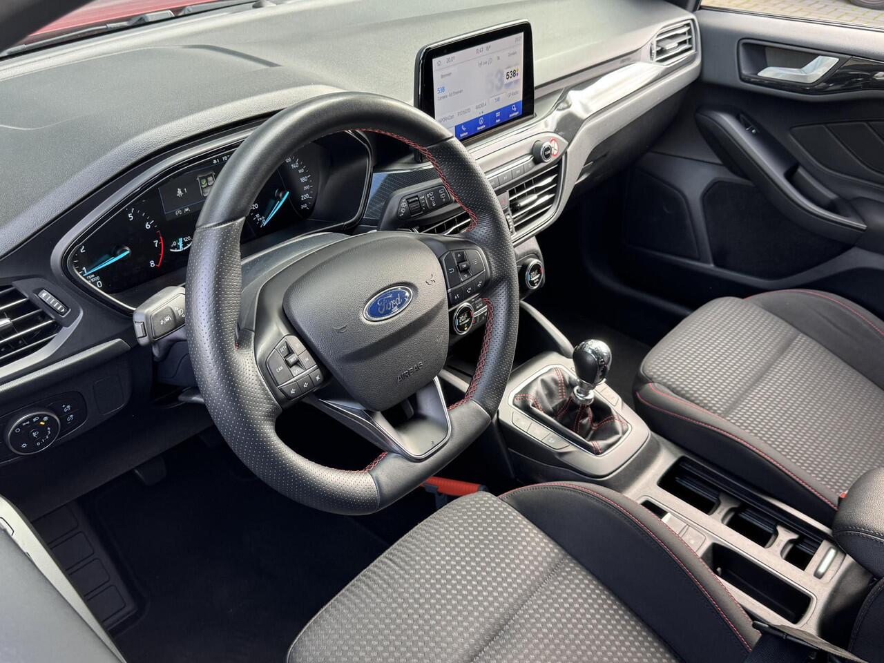 Ford FOCUS WAGON 1.0 HYBRID ST LINE BUSINESS I WINTERPAKKET I APPLE CARPLAY I P-CAMERA I NAVIGATIE