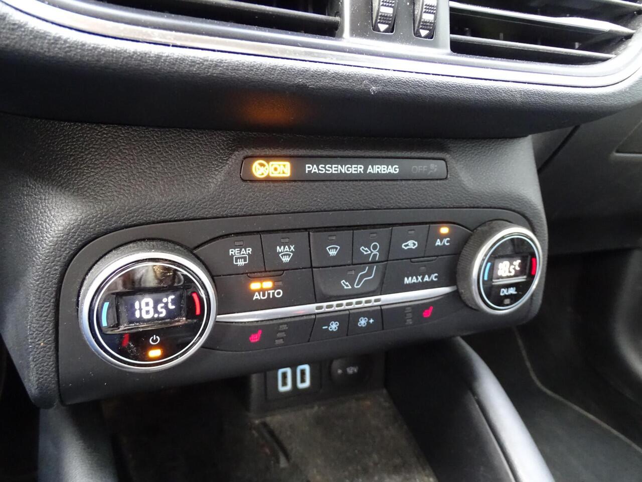 Ford FOCUS Wagon 1.0 EcoBoost Hybrid Vignale 6-BAK| NAVIGATIE| MULIMEDIA| CAMERA| AIRCO/ECC| CRUISECONTROL| PARKEERSENSOREN