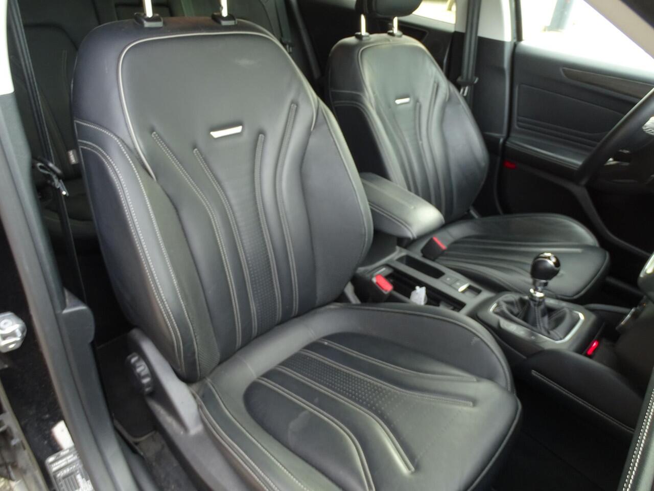 Ford FOCUS Wagon 1.0 EcoBoost Hybrid Vignale 6-BAK| NAVIGATIE| MULIMEDIA| CAMERA| AIRCO/ECC| CRUISECONTROL| PARKEERSENSOREN