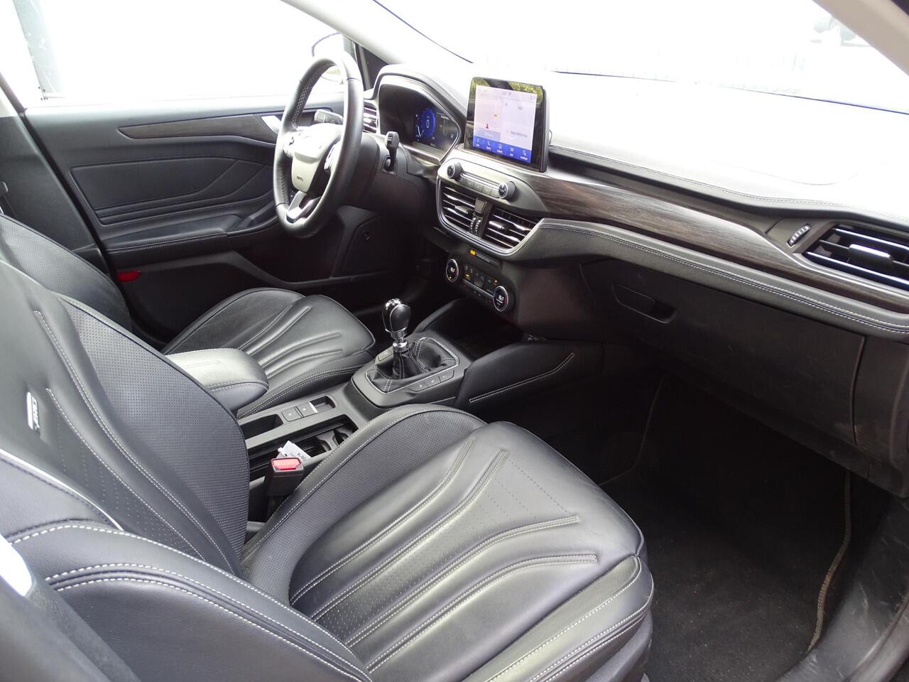 Ford FOCUS Wagon 1.0 EcoBoost Hybrid Vignale 6-BAK| NAVIGATIE| MULIMEDIA| CAMERA| AIRCO/ECC| CRUISECONTROL| PARKEERSENSOREN