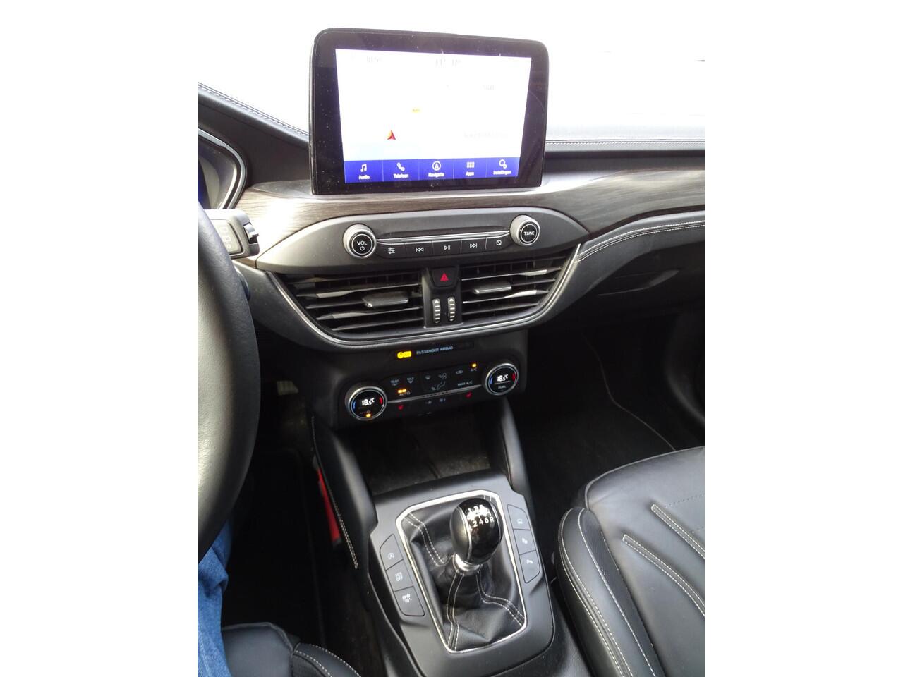 Ford FOCUS Wagon 1.0 EcoBoost Hybrid Vignale 6-BAK| NAVIGATIE| MULIMEDIA| CAMERA| AIRCO/ECC| CRUISECONTROL| PARKEERSENSOREN