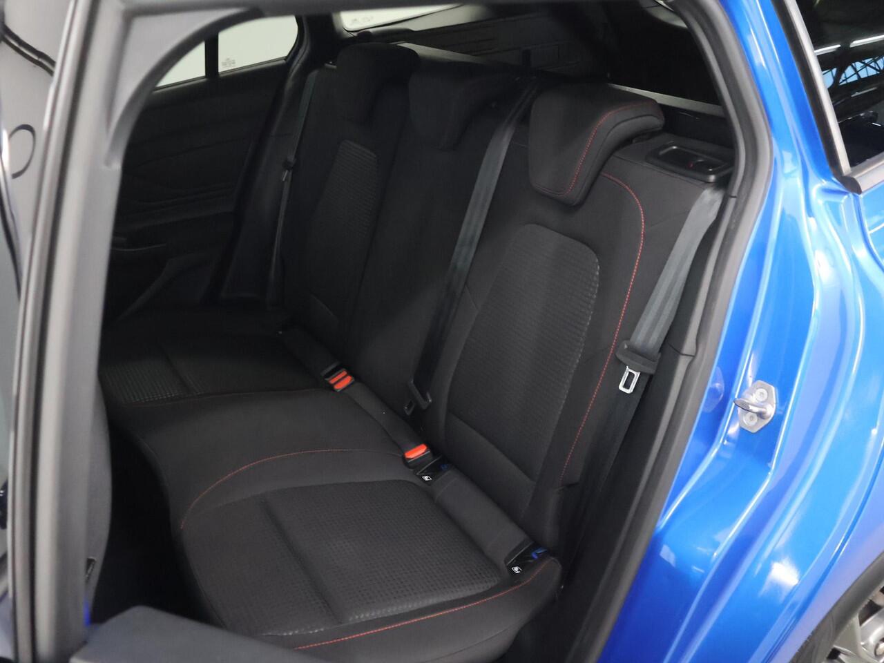 Ford FOCUS Wagon 1.0 EcoBoost Hybrid ST Line Business | AGR Stoel | Parkeercamera | Navigatie | Climate Control | Cruise Control |